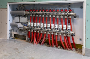 Anschluss der Heizrohre am Heizkreisverteiler